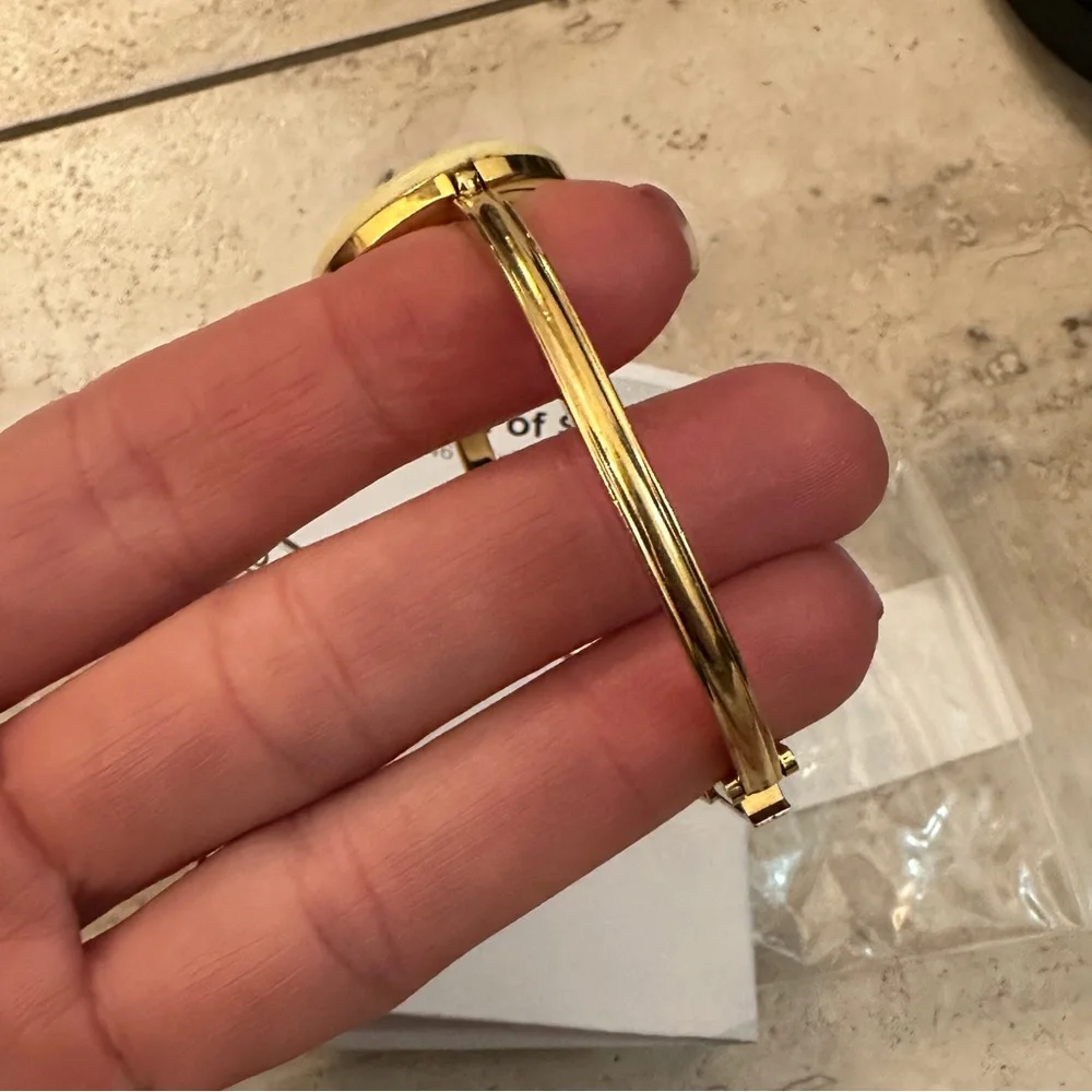 Gucci Bezel Elegant Gold Watch